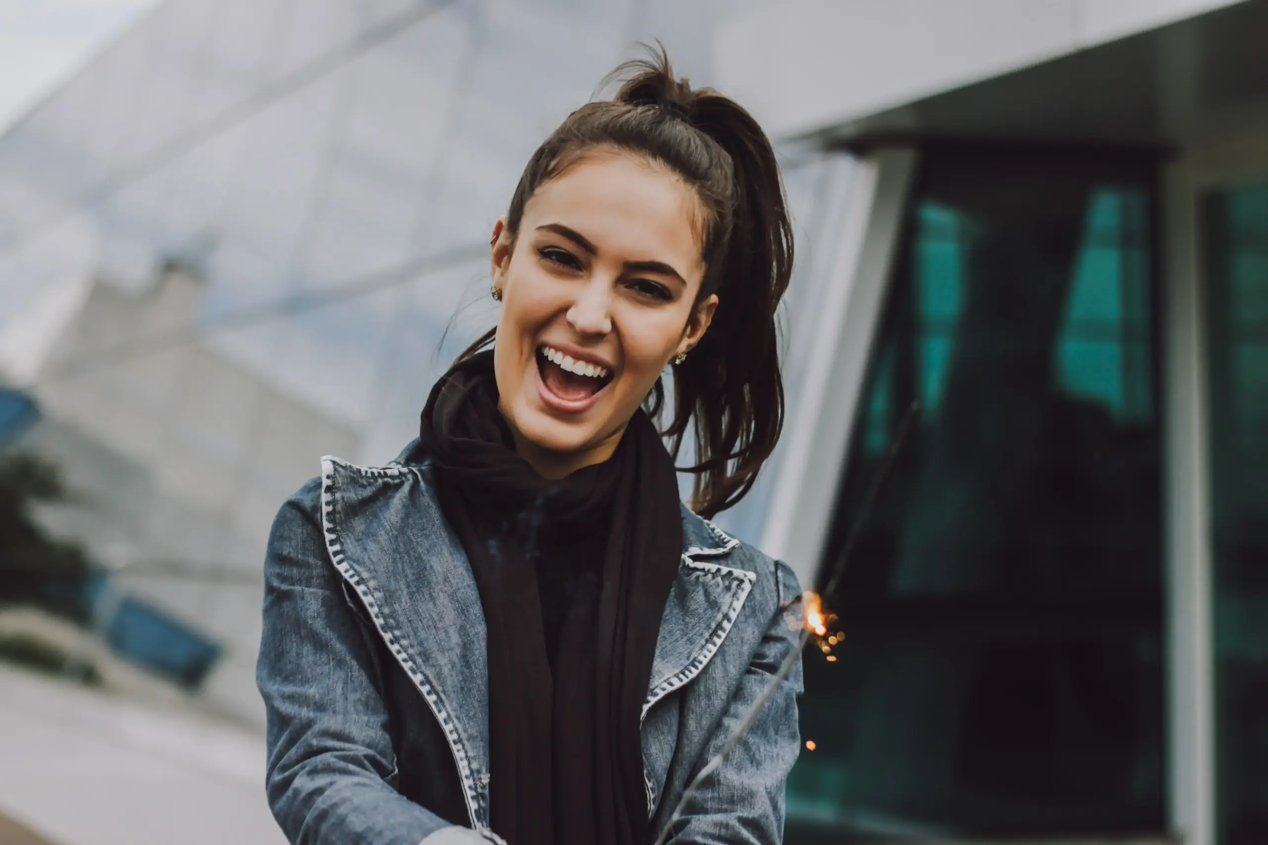 A young woman smiling widely, symbolizing improved mood and energy often achieved through natural PCOS and inflammation management for better women's health